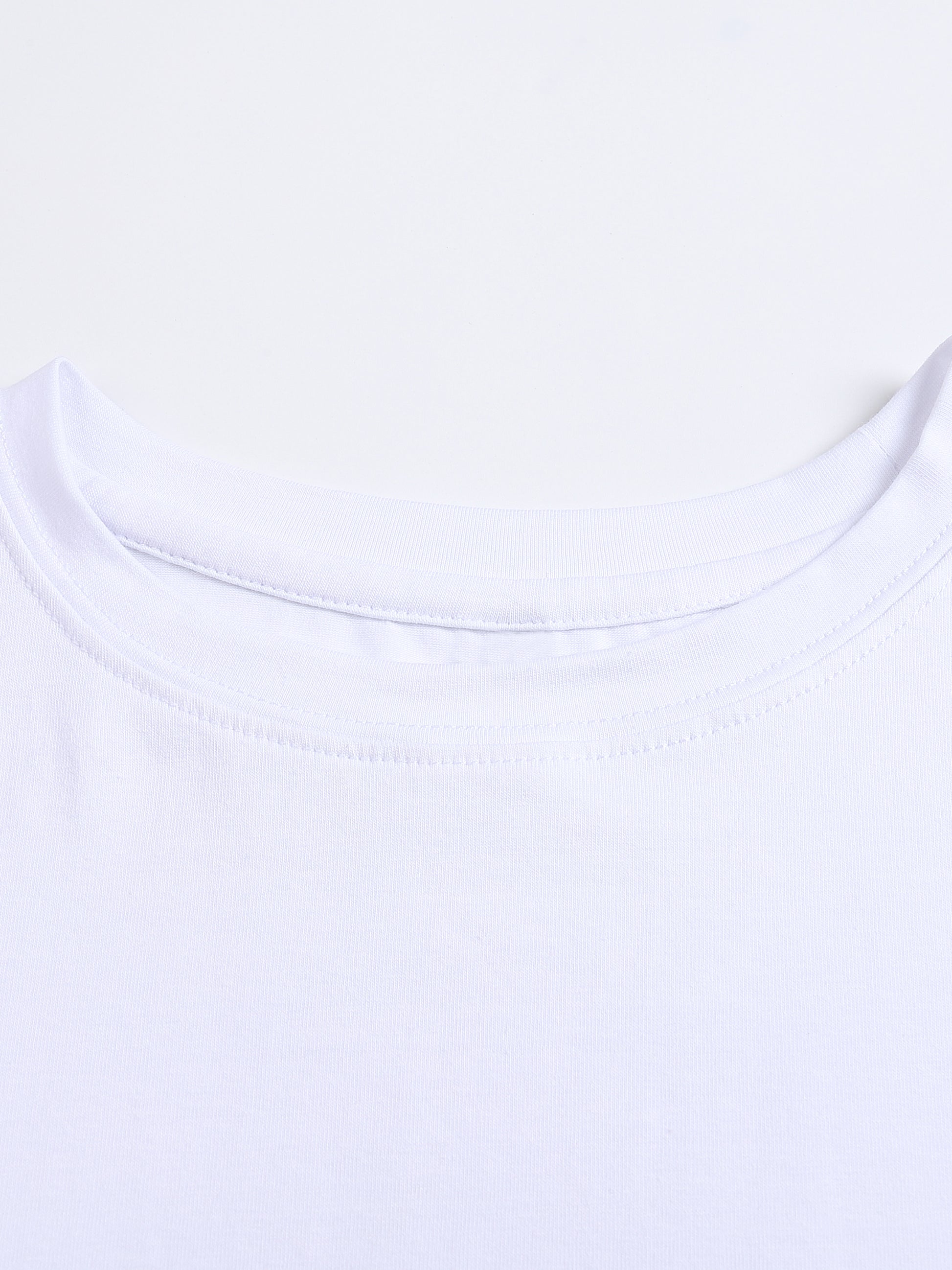 Kiss ,Shirts ,graphic tee ,crop top ,streetwear ,fashion ,lips graphic tee ,white crop top ,vibe mi clothing 